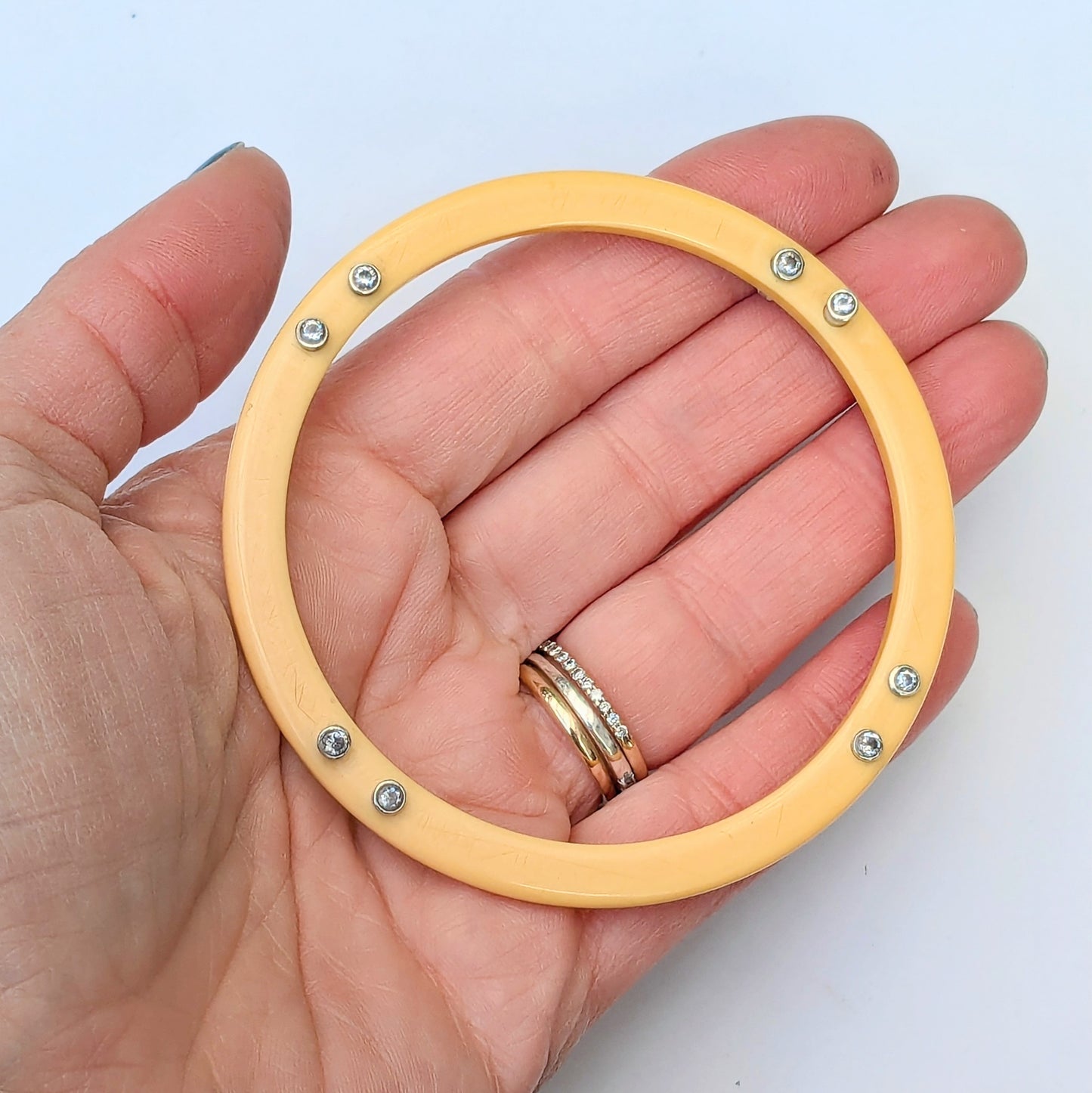 Soft Yellow Bakelite Bangle with Sparkle and Movement